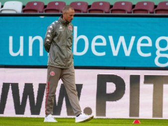 Musste mit Mainz in Augsburg die sechste Saisonpleite hinnehmen: 05-Coach Jan-Moritz Lichte. Foto: Stefan Puchner/dpa Musste mit Mainz in Augsburg die sechste Saisonpleite hinnehmen: 05-Coach Jan-Moritz Lichte. Foto: Stefan Puchner/dpa