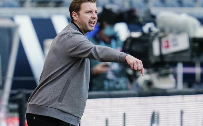Bremens Trainer Florian Kohfeldt war mit dem Remis bei Eintracht Frankfurt zufrieden. Foto: Uwe Anspach/dpa