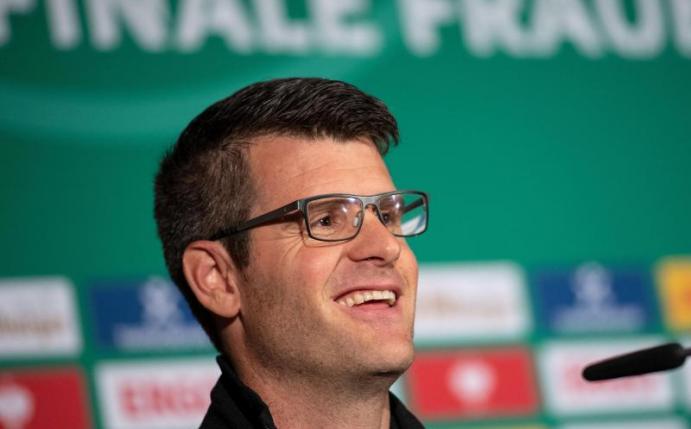 Trainer Jens Scheuer ist mit den Fußballerinnen des FC Bayern München in das DFB-Pokal-Achtelfinale eingezogen. Foto: Marius Becker/dpa