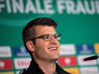 Trainer Jens Scheuer ist mit den Fußballerinnen des FC Bayern München in das DFB-Pokal-Achtelfinale eingezogen. Foto: Marius Becker/dpa Trainer Jens Scheuer ist mit den Fußballerinnen des FC Bayern München in das DFB-Pokal-Achtelfinale eingezogen. Foto: Marius Becker/dpa