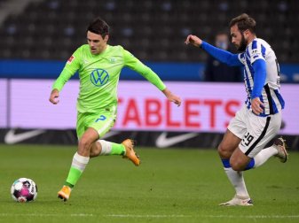 Herthas Lucas Tousart (r) im Zweikampf mit Wolfsburgs William - später musste er verletzungsbedingt ausgewechselt werden. Foto: Soeren Stache/dpa-Zentralbild/dpa Herthas Lucas Tousart (r) im Zweikampf mit Wolfsburgs William - später musste er verletzungsbedingt ausgewechselt werden. Foto: Soeren Stache/dpa-Zentralbild/dpa