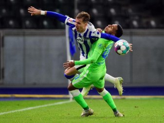 Peter Pekarik (l) von Hertha und Joao Victor von Wolfsburg kämpfen um den Ball. Foto: Soeren Stache/dpa-Zentralbild/dpa Peter Pekarik (l) von Hertha und Joao Victor von Wolfsburg kämpfen um den Ball. Foto: Soeren Stache/dpa-Zentralbild/dpa