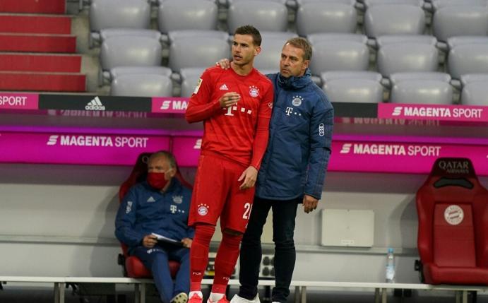 Flick (r.) lobte Defensivspieler Hernandez