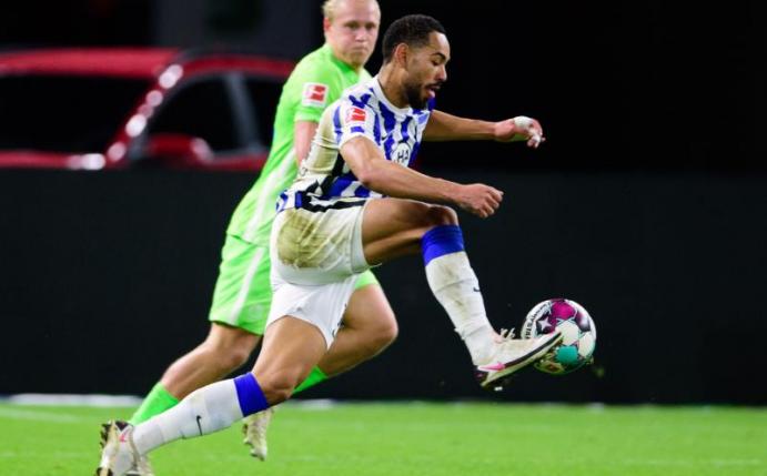 Soll bei Hertha einen neuen Vertrag unterschreiben: Matheus Cunha (r). Foto: Soeren Stache/dpa-Zentralbild/dpa