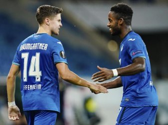Wurde in sozialen Netzwerken rassistisch beleidigt: Hoffenheims Ryan Sessegnon (r). Foto: Uwe Anspach/dpa Wurde in sozialen Netzwerken rassistisch beleidigt: Hoffenheims Ryan Sessegnon (r). Foto: Uwe Anspach/dpa