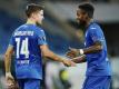 Wurde in sozialen Netzwerken rassistisch beleidigt: Hoffenheims Ryan Sessegnon (r). Foto: Uwe Anspach/dpa