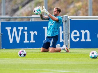 Soll seinen Kasten im Pokalspiel gegen den Viertligisten aus Schweinfurt sauber halten: Schalkes Torwart Ralf Fährmann. Foto: Guido Kirchner/dpa