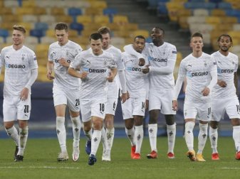 Die Spieler von Borussia Mönchengladbach feiern das 6:0 im Spiel gegen Schachtjor Donezk. Foto: Efrem Lukatsky/AP/dpa Die Spieler von Borussia Mönchengladbach feiern das 6:0 im Spiel gegen Schachtjor Donezk. Foto: Efrem Lukatsky/AP/dpa