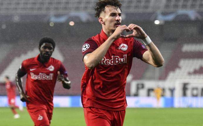 Mergim Berisha brachte Salzburg mit seinem Treffer in Führung. Foto: Andreas Schaad/AP/dpa