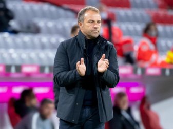 Bayern-Trainer Hansi Flick blickt nach dem Sieg in der Champions League bereits auf das Topspiel am Wochenende. Foto: Sven Hoppe/dpa Bayern-Trainer Hansi Flick blickt nach dem Sieg in der Champions League bereits auf das Topspiel am Wochenende. Foto: Sven Hoppe/dpa