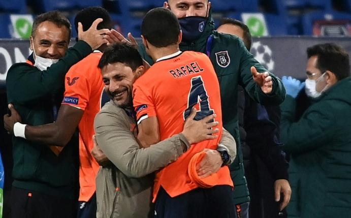 Basaksehir feiert Sieg gegen Manchester United