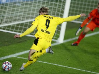 Erling Haaland von Borussia Dortmund setzt zum Torschuss an. Foto: Francisco Seco/AP/dpa Erling Haaland von Borussia Dortmund setzt zum Torschuss an. Foto: Francisco Seco/AP/dpa