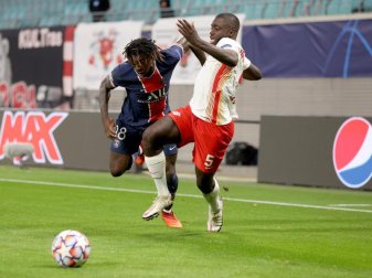 Der Leipziger Dayot Upamecano (r) fällt mindestens zehn Tage aus. Foto: Jan Woitas/dpa-Zentralbild/dpa Der Leipziger Dayot Upamecano (r) fällt mindestens zehn Tage aus. Foto: Jan Woitas/dpa-Zentralbild/dpa