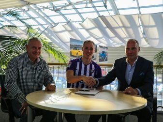 Zweitligist Aue verlängert mit Florian Krüger (M.) Zweitligist Aue verlängert mit Florian Krüger (M.)