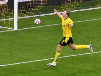 Auf dem Wege zur Perfektion, nach Dortmunds Sportdirektor Zorc: Erling Haaland bejubelt ein Tor. Foto: Martin Meissner/POOL AP/dpa Auf dem Wege zur Perfektion, nach Dortmunds Sportdirektor Zorc: Erling Haaland bejubelt ein Tor. Foto: Martin Meissner/POOL AP/dpa
