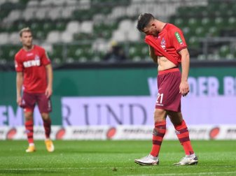 Trotz anfänglicher Führung in Bremen nicht gewonnen: Die Kölner lassen nach dem Spiel die Köpfe hängen. Foto: Carmen Jaspersen/dpa