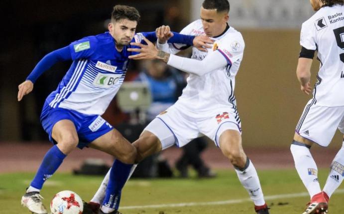 Enzo Zidane (l) in Aktion. Foto: Jean-Christophe Bott/KEYSTONE/dpa