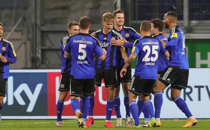 Der 1. FC Saarbrücken bezwingt Dynamo Dresden 2:1 