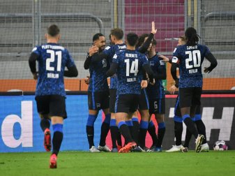 Hertha BSC Berlin bezwingt Augsburg 3:0 Hertha BSC Berlin bezwingt Augsburg 3:0