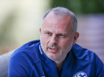 SO4-Sportvorstand Schneider hat mit großer Verärgerung auf die beiden Elfmeter-Entscheidungen im Krisenduell beim FSV Mainz 05 reagiert. Foto: Tim Rehbein/dpa SO4-Sportvorstand Schneider hat mit großer Verärgerung auf die beiden Elfmeter-Entscheidungen im Krisenduell beim FSV Mainz 05 reagiert. Foto: Tim Rehbein/dpa