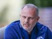 SO4-Sportvorstand Schneider hat mit großer Verärgerung auf die beiden Elfmeter-Entscheidungen im Krisenduell beim FSV Mainz 05 reagiert. Foto: Tim Rehbein/dpa