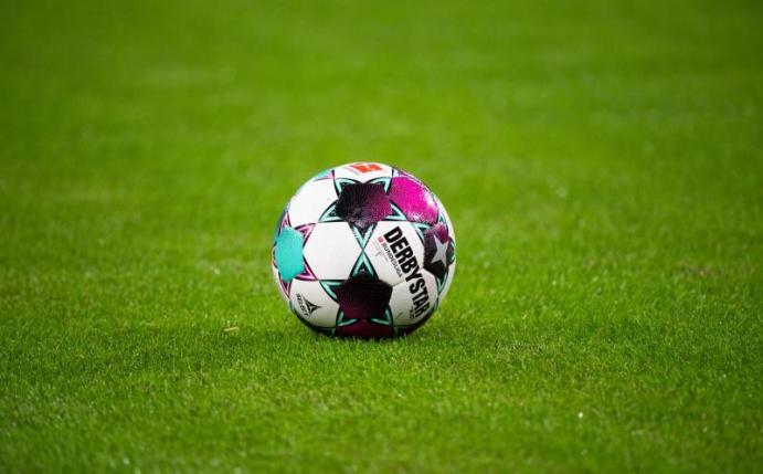 Beim Treffen von 14 Fußballvereinen überwiegend aus der Bundesliga soll über wichtige Themen des deutschen Profi-Fußballs beraten werden. Foto: Matthias Balk/dpa