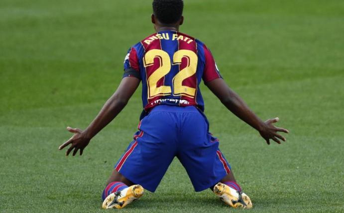 Barca-Jungstar Ansu Fati muss sich nach einem Meniskusriss im linken Knie einer Operation unterziehen. Foto: Joan Monfort/AP/dpa