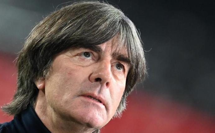 Bundestrainer Joachim Löw muss beim Länderspiel-Dreierpack gegen die Ukraine, Spanien und Tschechien improvisieren. Foto: Federico Gambarini/dpa