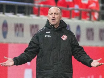 Hat mit den Würzburger Kickers keinen Erfolg: Trainer Marco Antwerpen gestikuliert. Foto: Stefan Puchner/dpa Hat mit den Würzburger Kickers keinen Erfolg: Trainer Marco Antwerpen gestikuliert. Foto: Stefan Puchner/dpa