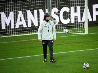 Bundestrainer Joachim Löw versammelt die Nationalmannschaft in Leipzig um sich - und bereitet sich dort auf die Partien gegen die Ukraine, Spanien und Tschechien vor. Foto: Federico Gambarini/dpa