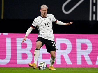 Bereitet bei seinem Länderspiel-Debüt den Siegtreffer vor: Philipp Max. Foto: Robert Michael/dpa-Zentralbild/dpa Bereitet bei seinem Länderspiel-Debüt den Siegtreffer vor: Philipp Max. Foto: Robert Michael/dpa-Zentralbild/dpa