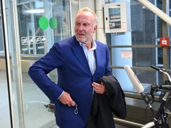 Nimmt den DFB in die Pflicht: Bayern-Boss Karl-Heinz Rummenigge. Foto: Arne Dedert/dpa Nimmt den DFB in die Pflicht: Bayern-Boss Karl-Heinz Rummenigge. Foto: Arne Dedert/dpa
