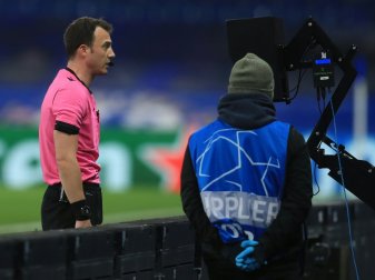 UEFA: Schiedsrichter-Doku zeigt neue Einblicke UEFA: Schiedsrichter-Doku zeigt neue Einblicke