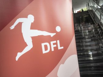 Die DFL hat die 36 Bundesliga-Clubs noch einmal zur konsequenten Einhaltung des Hygienekonzepts aufgefordert. Foto: Frank Rumpenhorst/dpa Die DFL hat die 36 Bundesliga-Clubs noch einmal zur konsequenten Einhaltung des Hygienekonzepts aufgefordert. Foto: Frank Rumpenhorst/dpa