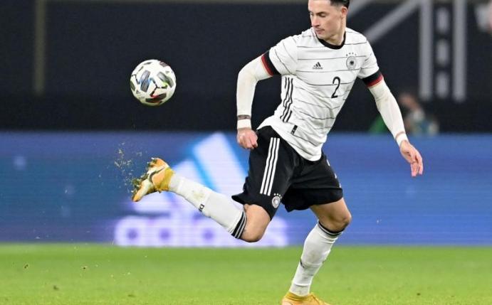 Robin Koch steht gegen die Ukraine in der Startelf. Foto: Robert Michael/dpa-Zentralbild/dpa