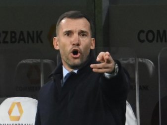 Durchlebt mit seinem Team schwierige Tage: Ukraine-Coach Andrej Schewtschenko. Foto: Robert Michael/dpa-Zentralbild/dpa Durchlebt mit seinem Team schwierige Tage: Ukraine-Coach Andrej Schewtschenko. Foto: Robert Michael/dpa-Zentralbild/dpa