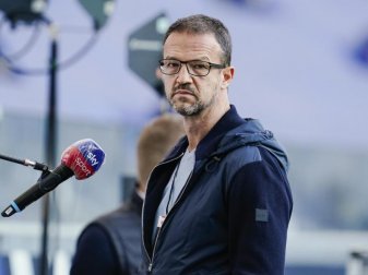 Besorgter Blick: Frankfurts Sportvorstand Fredi Bobic. Foto: Uwe Anspach/dpa Besorgter Blick: Frankfurts Sportvorstand Fredi Bobic. Foto: Uwe Anspach/dpa
