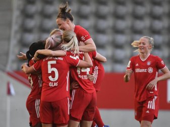 Die Fußball-Frauen des FC Bayern München entschieden das Spitzenspiel gegen den VfL Wolfsburg klar für sich. Foto: Angelika Warmuth/dpa Die Fußball-Frauen des FC Bayern München entschieden das Spitzenspiel gegen den VfL Wolfsburg klar für sich. Foto: Angelika Warmuth/dpa