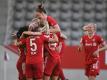 Die Fußball-Frauen des FC Bayern München entschieden das Spitzenspiel gegen den VfL Wolfsburg klar für sich. Foto: Angelika Warmuth/dpa