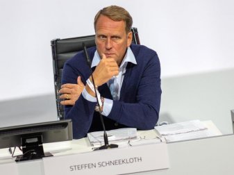 Funktionär Steffen Schneekloth warnt vor einer Umverteilung der TV-Gelder. Foto: Andreas Gora/dpa Funktionär Steffen Schneekloth warnt vor einer Umverteilung der TV-Gelder. Foto: Andreas Gora/dpa