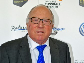Wegen eines Schwächeanfalls im Krankenhaus: Uwe Seeler Wegen eines Schwächeanfalls im Krankenhaus: Uwe Seeler