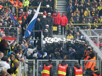 Verfassungsschutzpräsident Kramer warnt vor Hooligans Verfassungsschutzpräsident Kramer warnt vor Hooligans