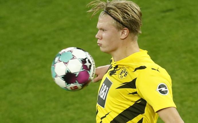 Sein Einsatz beim BVB-Gastspiel bei Hertha BSC ist offen: Torjäger Erling Haaland. Foto: Leon Kuegeler/Reuters-Pool/dpa