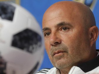 Der frühere argentinische Fußball- Nationalcoach Jorge Sampaoli hat sich mit dem Coronavirus infiziert. Foto: Dmitri Lovetsky/AP/dpa Der frühere argentinische Fußball- Nationalcoach Jorge Sampaoli hat sich mit dem Coronavirus infiziert. Foto: Dmitri Lovetsky/AP/dpa