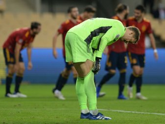 Manuel Neuer kassierte sechs Gegentore im Rekordspiel Manuel Neuer kassierte sechs Gegentore im Rekordspiel