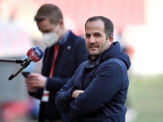 Hat mit Schalke noch einen langen Weg vor sich: Trainer Manuel Baum. Foto: Torsten Silz/dpa Hat mit Schalke noch einen langen Weg vor sich: Trainer Manuel Baum. Foto: Torsten Silz/dpa
