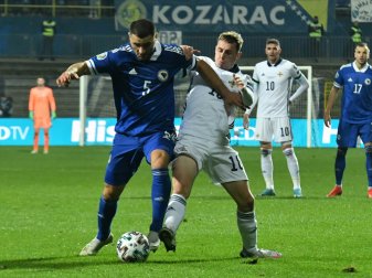 Kolasinac (l.) ist positiv getestet worden Kolasinac (l.) ist positiv getestet worden