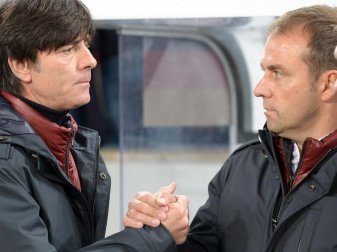 War Löws Assistent und wäre dem DFB als Nachfolger des Bundestrainers am liebsten: Hansi Flick (r). Foto: picture alliance / dpa War Löws Assistent und wäre dem DFB als Nachfolger des Bundestrainers am liebsten: Hansi Flick (r). Foto: picture alliance / dpa