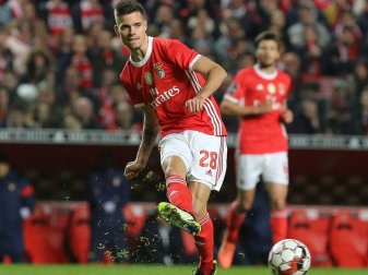 Julian Weigl mit Coronavirus infiziert Julian Weigl mit Coronavirus infiziert