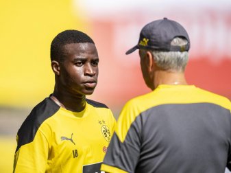 Dürfte von BVB-Coach Lucien Favre (r) ab sofort in der Bundesliga eingesetzt werden: Youssoufa Moukoko. Foto: David Inderlied/dpa Dürfte von BVB-Coach Lucien Favre (r) ab sofort in der Bundesliga eingesetzt werden: Youssoufa Moukoko. Foto: David Inderlied/dpa